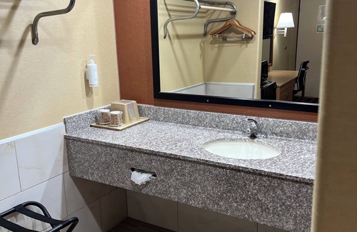 Sweetwater Hotel | Serenity Inn