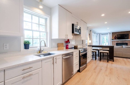 Fairland Apartment | Serenity: Lush 2BR Gem, on 1 acre Silver Spring