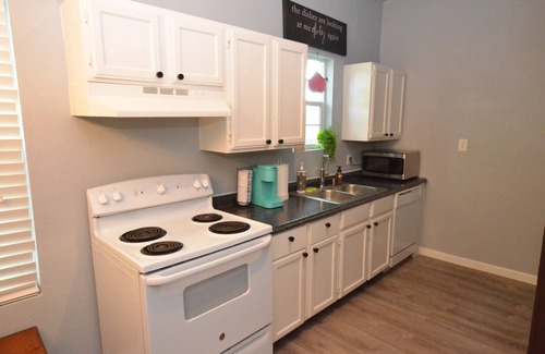 McKinney Cottage | Serenity Now-Downtown McKinney showplace