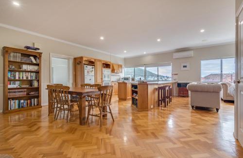Albany House | Serpentine Rose