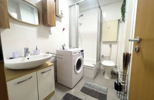 Marxloh Apartment | Serviceroom24 - Apartment 5 in Duisburg Wlan - Smart-tv - 24-7 Check-in