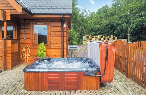 Menai Bridge Ski Chalet | Set in a peaceful location and perched over the lake.