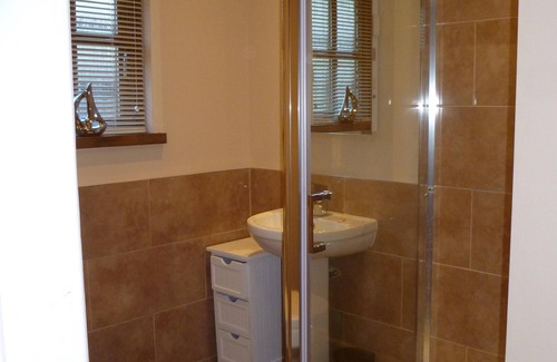 Burgh Island Cabin | set in stunning countryside and only 1 mile from the surfing beach of Bantha