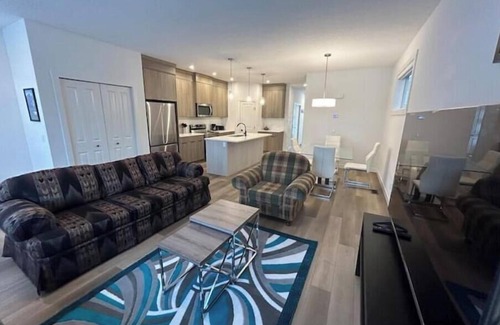 Southeast Calgary House | Seton Villas 5Bed Hse Including Basement & Kingbed