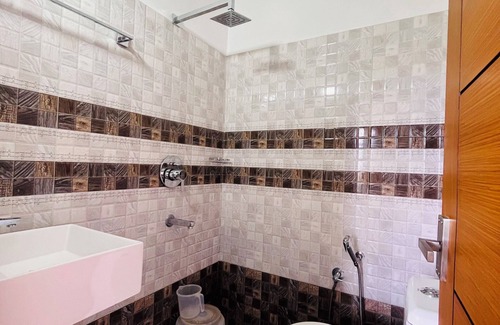 Moolakadai Hotel | Seven Malai Residency