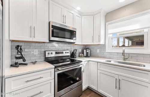 Oak Island House | Seven Palms: 2nd Row Ocean View, Steps to the Beach & Point with a Private Pool!
