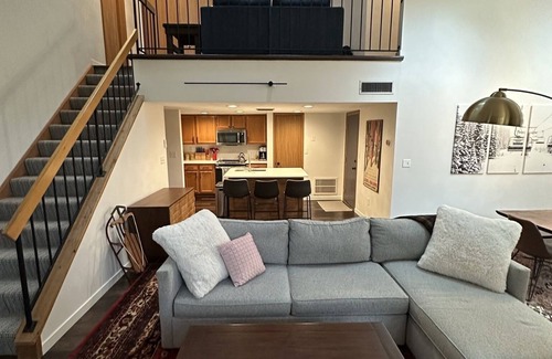 Seven Springs House | Seven Springs 3 Bedroom Sunridge Townhome - Newly Updated & Steps to the Slopes
