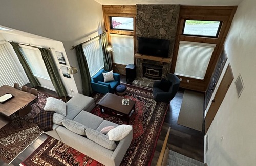 Seven Springs House | Seven Springs 3 Bedroom Sunridge Townhome - Newly Updated & Steps to the Slopes