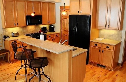 Champion House | Seven Springs 3 Bedrooms Premium Townhome, Great for Families 3 Townhouse by Redawning