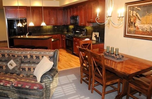 Champion House | Seven Springs 3 Bedrooms Premium Townhome, Ski In/ski Out 3 Townhouse by Redawning