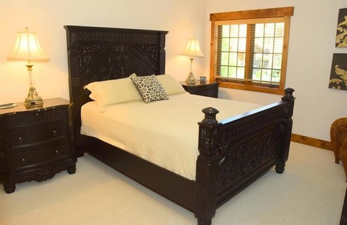Champion House | Seven Springs 5 Bedrooms Premium Townhome, Ski In/ski Out 5 Townhouse by Redawning