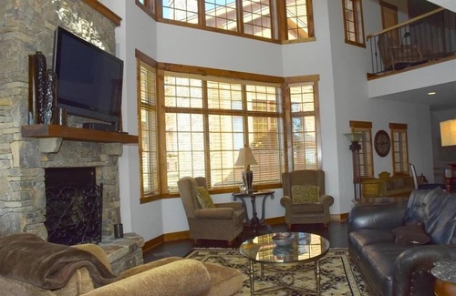 Champion House | Seven Springs 5 Bedrooms Premium Townhome, Ski In/ski Out 5 Townhouse by Redawning