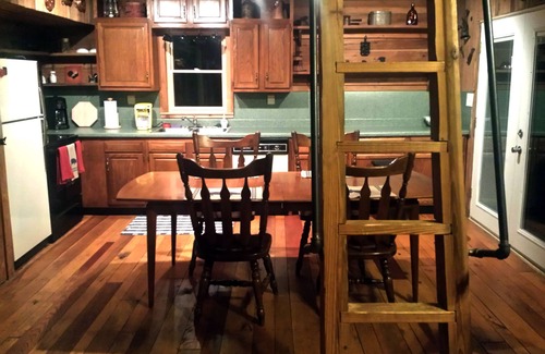 Champion Cabin | Seven Springs Cabin - Luna Chalet - Authentic, Pet Friendly Log Cabin