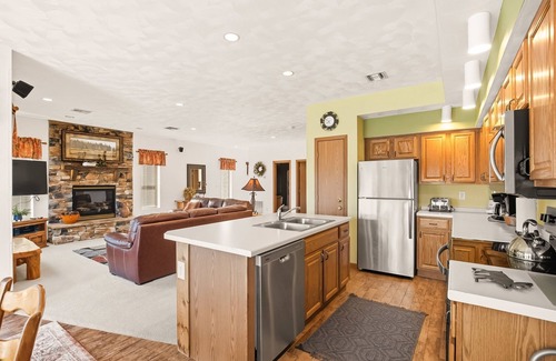 Seven Springs Condo | Seven Springs Woodridge 4 Bedroom Premium Condo, Mountain Views! by RedAwning