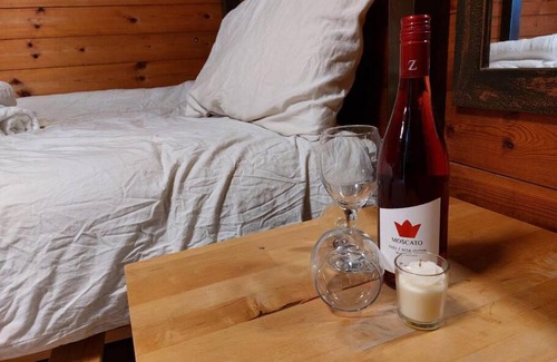 Yavne'el Ski Chalet | Seventh Heaven בקתת עץ זוגית מבודדת בלב מטע זיתים