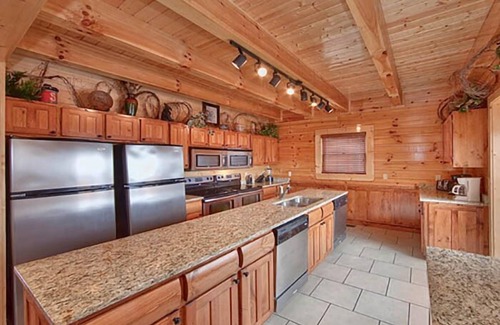 Sevierville Cabin | Sevierville - Legacy Mansion - 12 Bdrms.