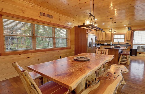 Sevierville Cabin | Sevierville - Top of the World Views - 5 Bedrooms - Sleeps 11