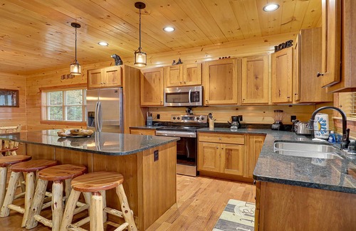 Sevierville Cabin | Sevierville - Top of the World Views - 5 Bedrooms - Sleeps 11