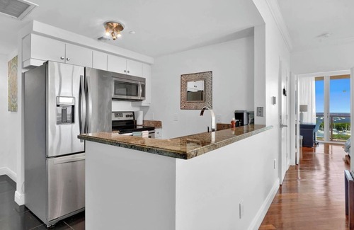 Coconut Grove Apartment | SF Wake by the Waves. Drift into Calm. Large Balcony