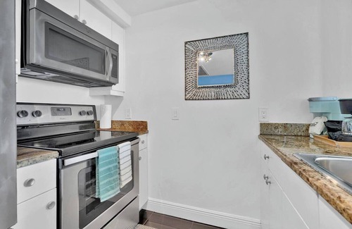 Coconut Grove Apartment | SF Wake by the Waves. Drift into Calm. Large Balcony