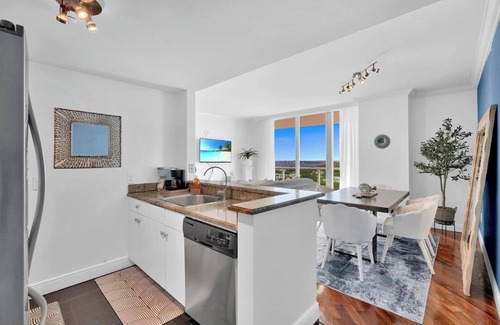 Coconut Grove Apartment | SF Wake by the Waves. Drift into Calm. Large Balcony