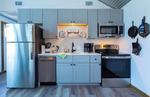 Johnson City Cabin | Shady Grove – Tranquil Hill Country Cabin for 8 Near Pedernales Falls