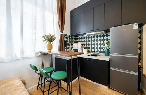 Fengxian Apartment | Shanghai Hills& Well-time Nanyang Charm BnB close to West Nanjing Rd and line 2 Jing'an Temple