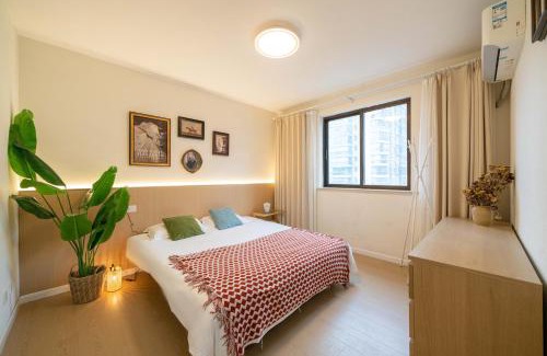 Downtown Shanghai Apartment | Shanghai M-Home Near Nanjing West Road commercial district,350m walk to the Natural History Museum subway上海小胖纸民宿-丽都29J近自然博物馆 南京西路地铁站