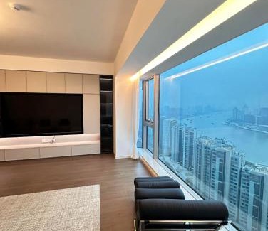 Pudong Apartment | Shanghai Skyline - Spacious&Elegant Luxury Apartment in Lujiazui near Shanghai Center Tower