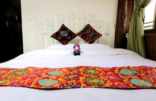 Shangri-La House | Shangri-La mid - mountain homestay