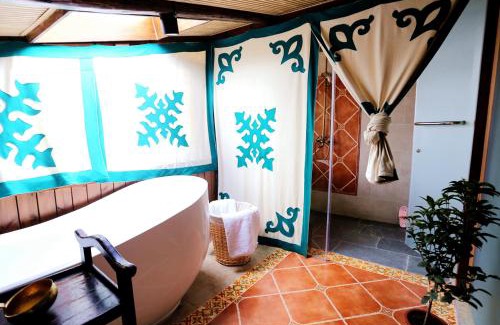 Shangri-La House | Shangri-La mid - mountain homestay