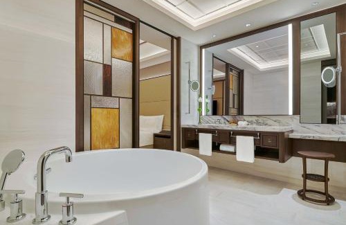 Sanlin Hotel | Shangri-La Qiantan, Shanghai - Steps away from the Oriental Sports Center, and easy reach the vibrant art scene of West Bund