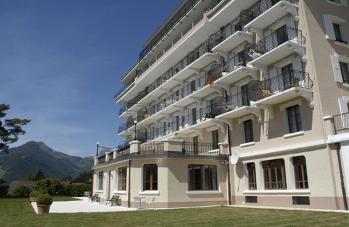 Chateau-d'Oex Apartment | Shared Indoor Heated Pool and Sauna. Private Terrace