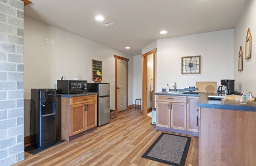 Shawnigan Lake Bed & Breakfast | Shawnigan Hills Guest Suite