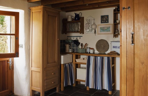 Ardnatrush Cottage | Sheep's Head farmhouse and barn overlooking Dunmanus Bay