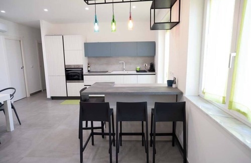 Eastern Sicily Apartment | Shelter by the sea 2 steps from Ortigia