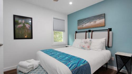 Mount Pleasant House | Shem Creek Retreat by AvantStay 10 Mins to Downtown Charleston Yard Patio