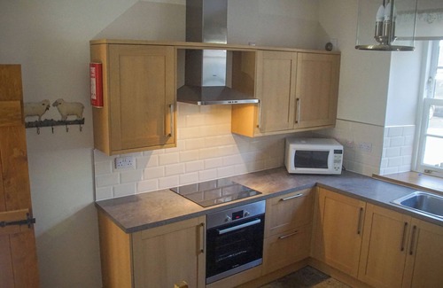 Invergarry Cottage | SHEPHERD’S COTTAGE, pet friendly, with open fire in Fort Augustus