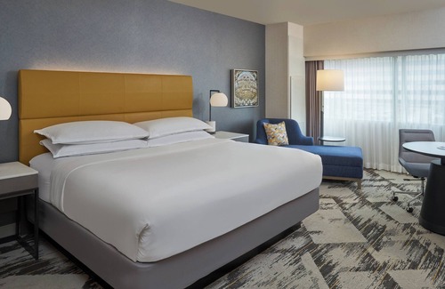 Northville Hotel | Sheraton Detroit Novi Hotel