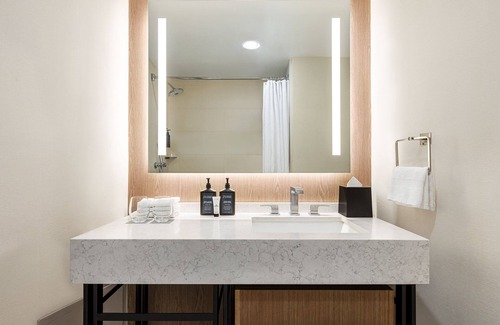 O'Hare Hotel | Sheraton Suites Chicago O'Hare