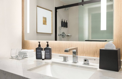 O'Hare Hotel | Sheraton Suites Chicago O'Hare