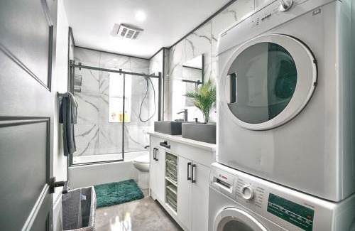 Sherbrooke Apartment | Sherby LUX - Central, Parking, Renovated, Sleeps 6