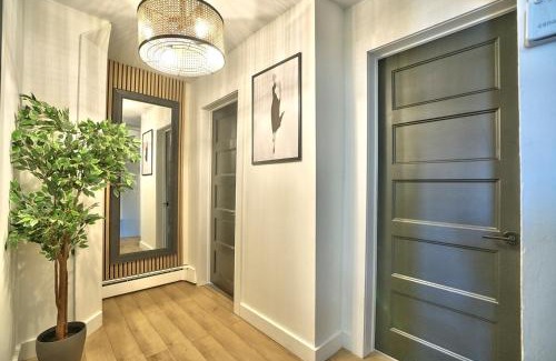 Sherbrooke Apartment | Sherby LUX - Central, Parking, Renovated, Sleeps 6