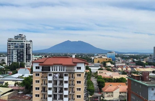 Balibago Apartment | Sheryll Escapes - Kandi Palace Posh 9th floor new studio with King bed and housekeeping
