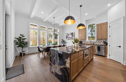 Riviera Beach House | Shiloh Reef/Pool/Golf Cart/Arcade/Mini Golf/Photo Op/5Min Walk to The Beach!