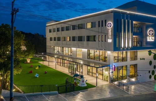 Shalu District Hotel | Shine World 11