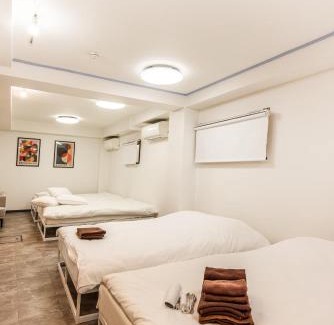 Shinjuku Apartment | Shinjuku 13 minUp to 8 people 60 sqmFull renovationRoppongi and Tsukiji direct accessFamily group7 min to Ochiai Minami-Nagasaki Station