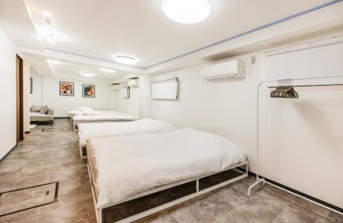 Shinjuku Apartment | Shinjuku 13 minUp to 8 people 60 sqmFull renovationRoppongi and Tsukiji direct accessFamily group7 min to Ochiai Minami-Nagasaki Station