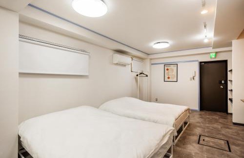 Shinjuku Apartment | Shinjuku 13 minUp to 8 people 60 sqmFull renovationRoppongi and Tsukiji direct accessFamily group7 min to Ochiai Minami-Nagasaki Station