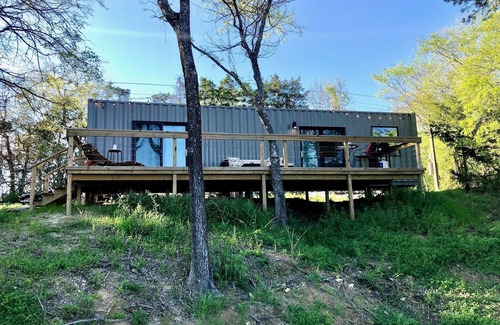 Elmo Cabin | Shipping Container Home with Waterfront View ✨ 45 min from Dallas